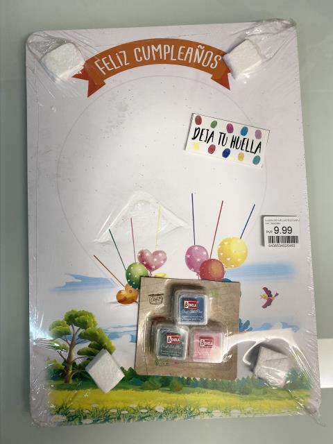 CUADRO DE HUELLAS FELIZ CUMPLEAÑOS GLOBO NIÑA Y PE